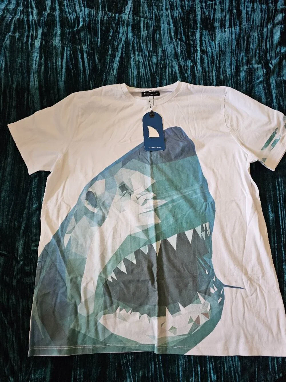 Discover shark shirt XL - Picture 1 of 3